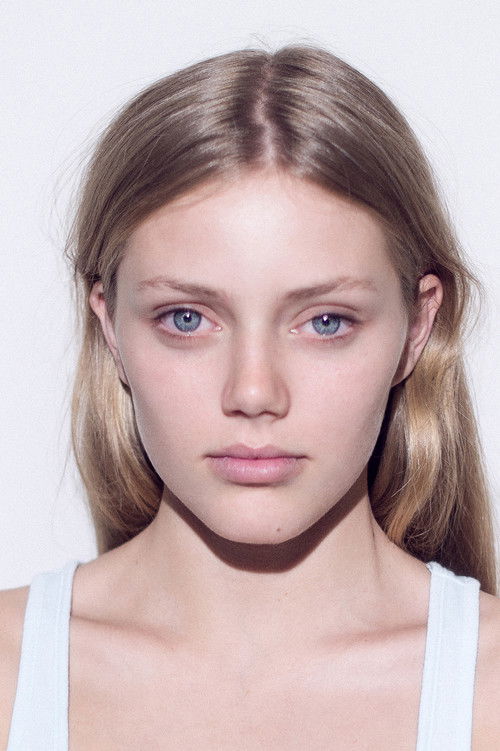 Photo of Grace Van Dien