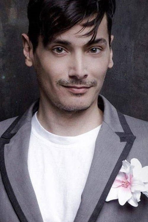 Photo of Enrique Alcides