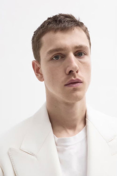 Photo of Harris Dickinson