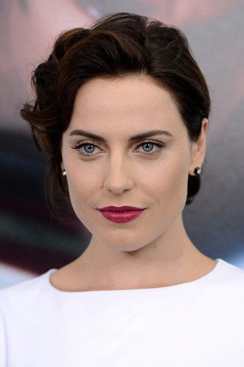 Photo of Antje Traue