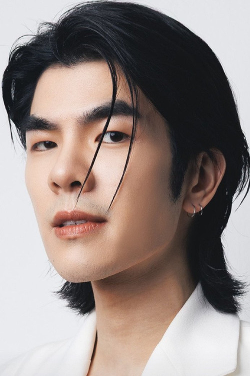 Photo of Phakphum Romsaithong