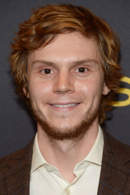 Photo of Evan Peters