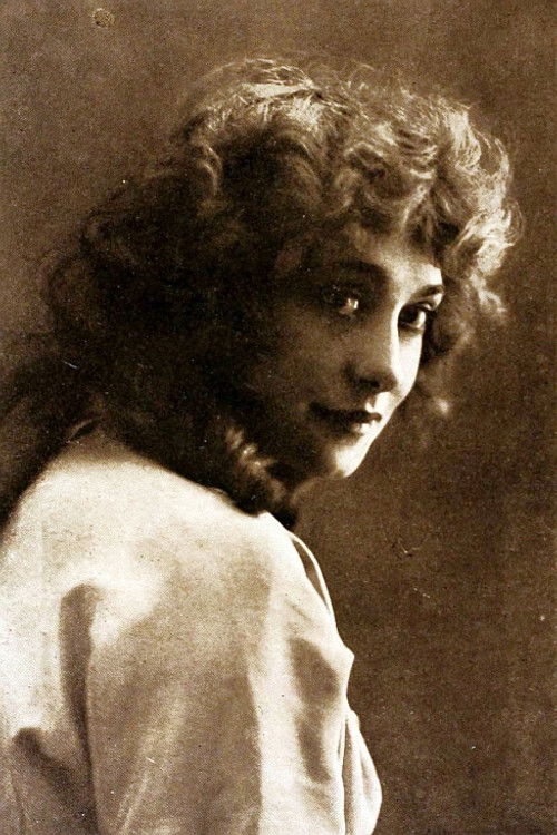 Photo of Jackie Saunders