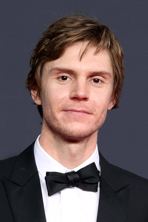 Photo of Evan Peters