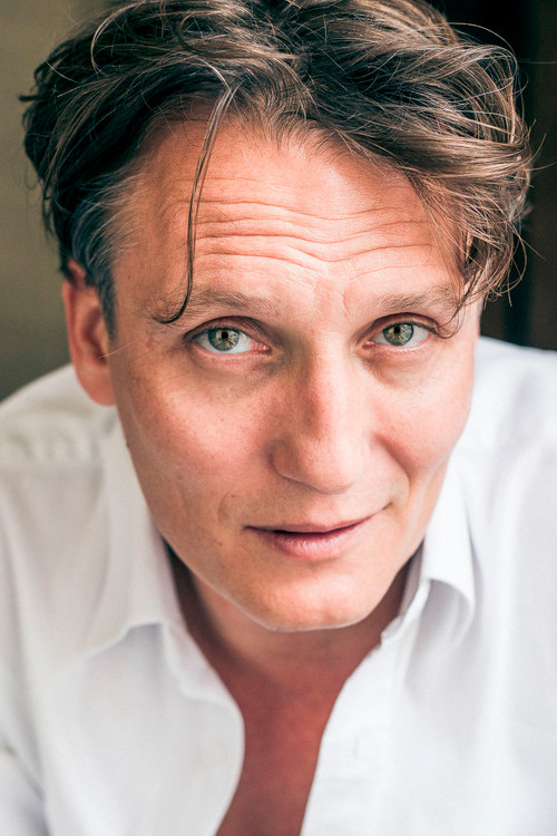 Photo of Oliver Masucci