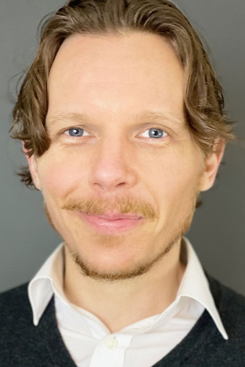 Photo of Nathan Mills