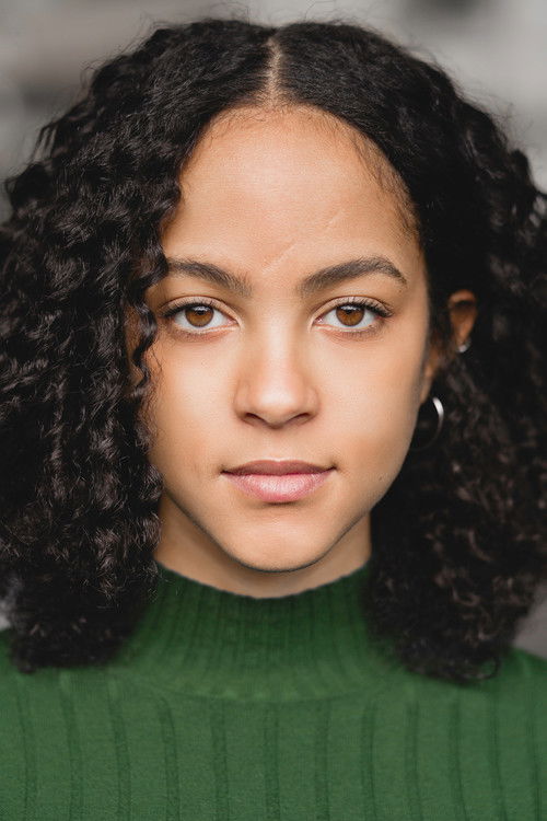 Photo of Lou Llobell