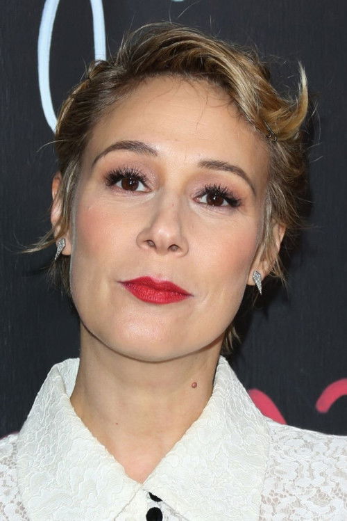 Photo of Liza Weil