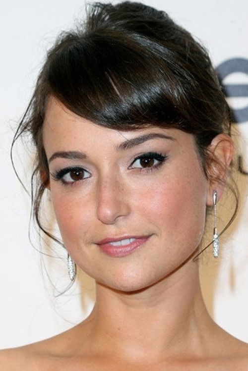 Photo of Milana Vayntrub