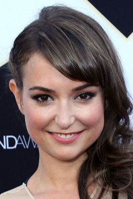 Photo of Milana Vayntrub