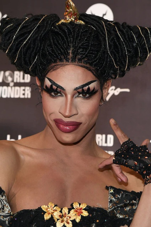 Photo of Yvie Oddly
