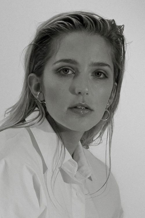 Photo of Jessica Rothe
