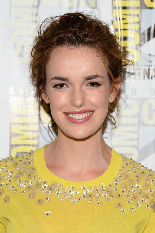 Photo of Elizabeth Henstridge