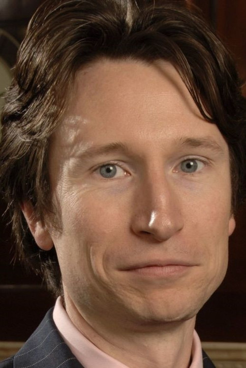 Photo of Jonathan Aris
