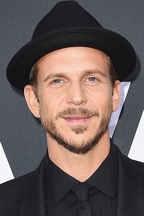 Photo of Gustaf Skarsgård