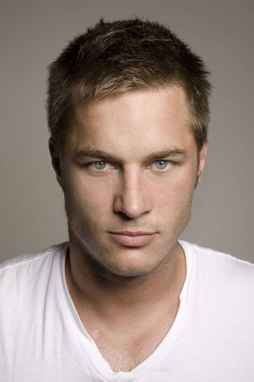 Photo of Travis Fimmel