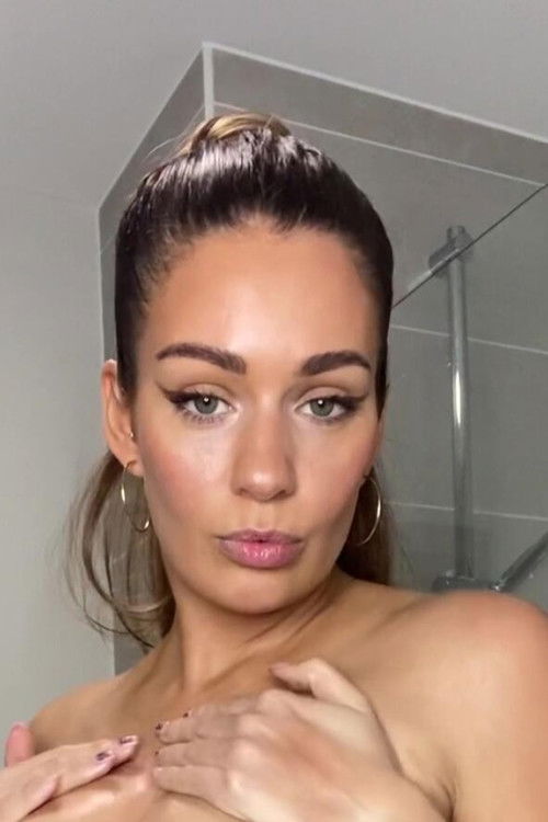 Photo of Holly Peers