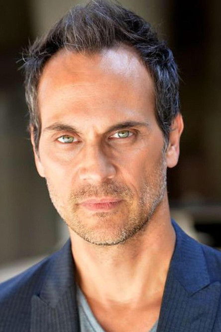Photo of Todd Stashwick