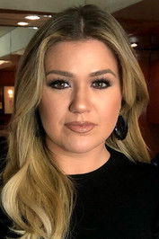 Photo of Kelly Clarkson