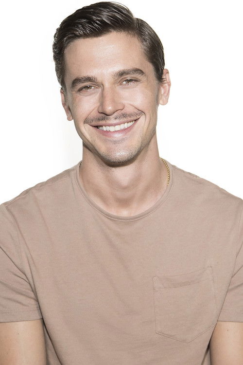 Photo of Antoni Porowski