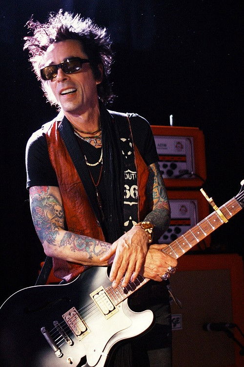 Photo of Earl Slick
