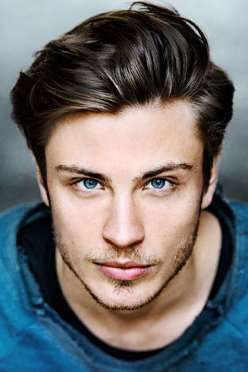 Photo of Jannik Schümann