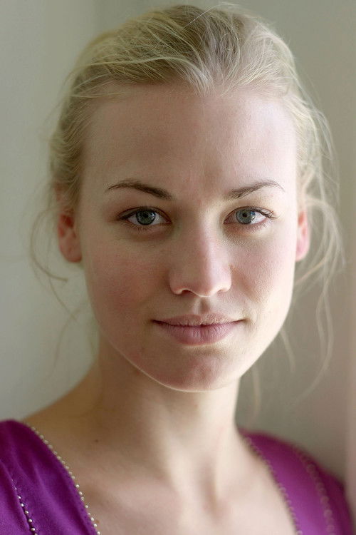 Photo of Yvonne Strahovski