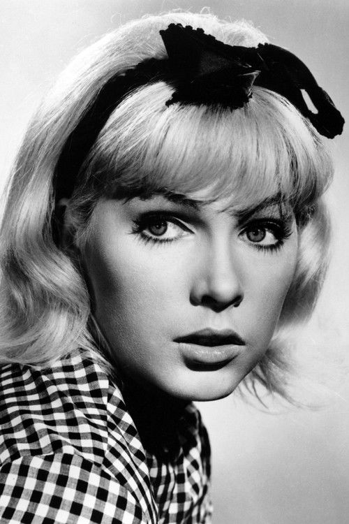 Photo of Stella Stevens