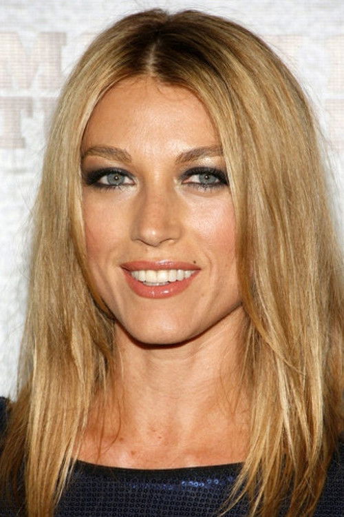 Photo of Natalie Zea