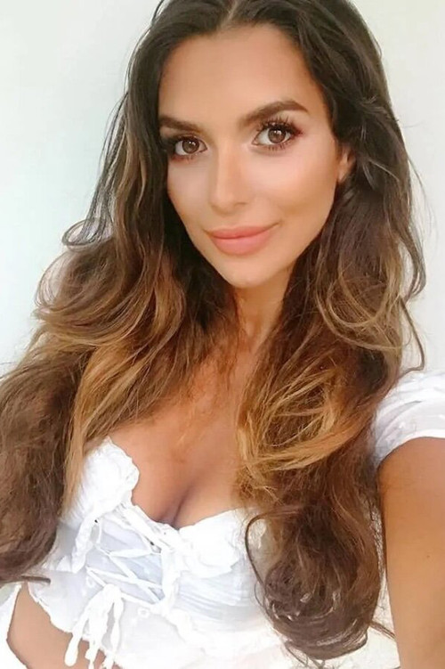 Photo of Ekin-Su Cülcüloğlu