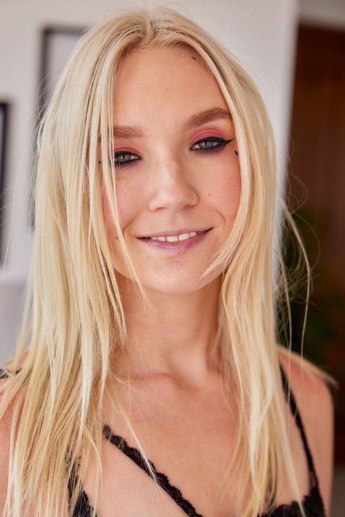 Photo of Claire Roos