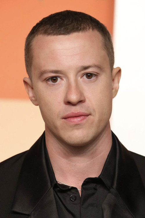 Photo of Joseph Quinn