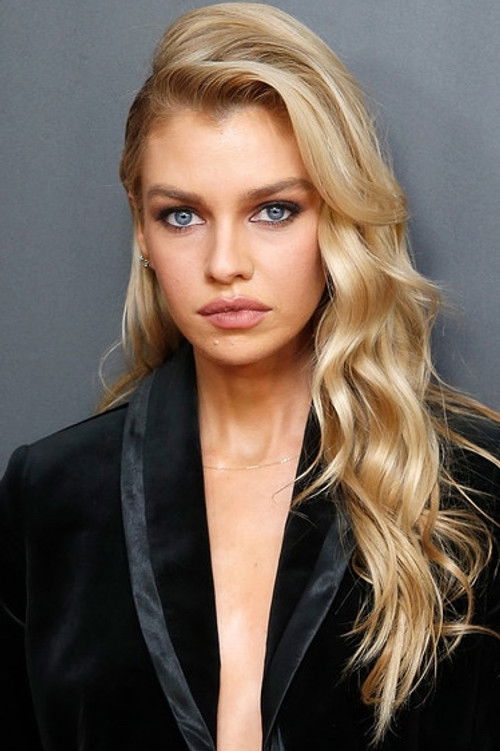 Photo of Stella Maxwell