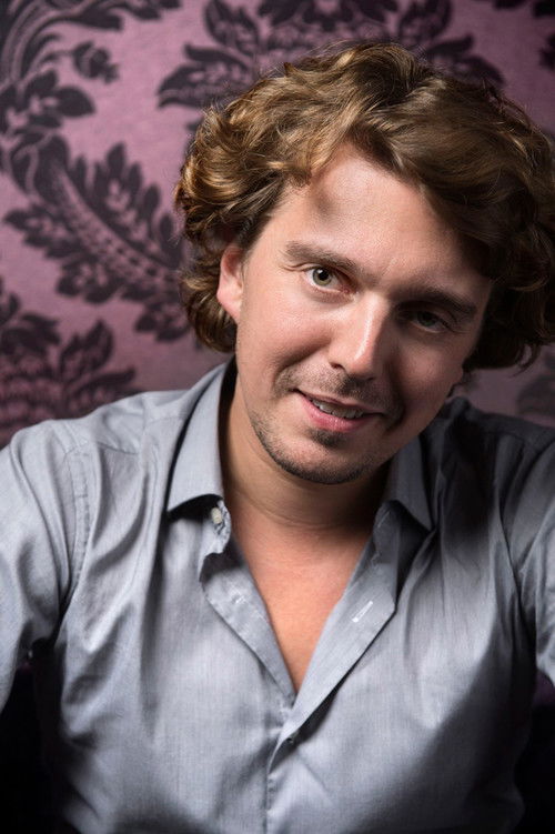 Photo of Alex Vizorek