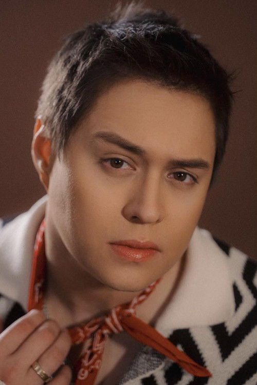 Photo of Enrique Gil