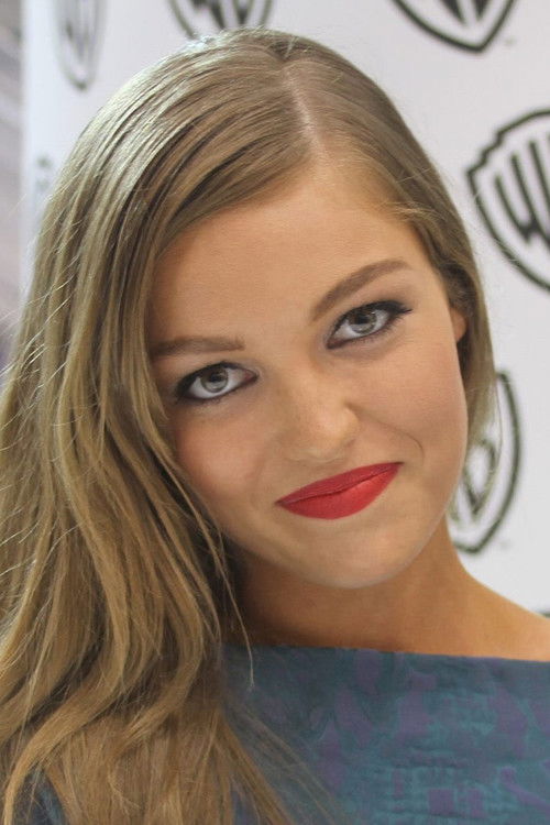Photo of Lili Simmons