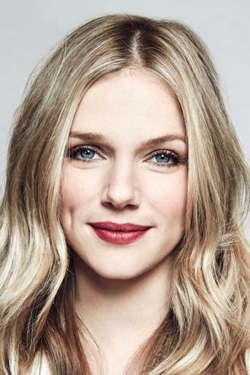 Photo of Tracy Spiridakos