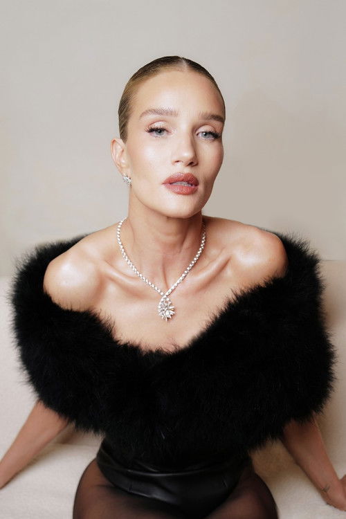 Photo of Rosie Huntington-Whiteley