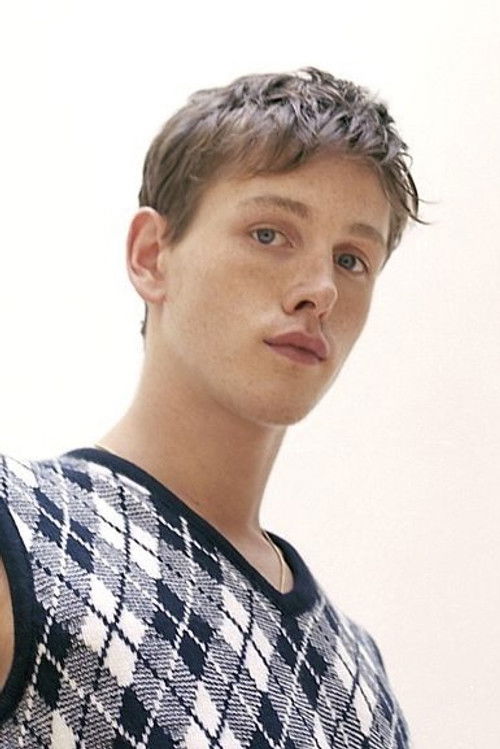 Photo of Harris Dickinson