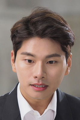 Photo of Lee Yi-kyung