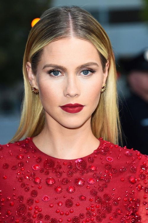 Photo of Claire Holt