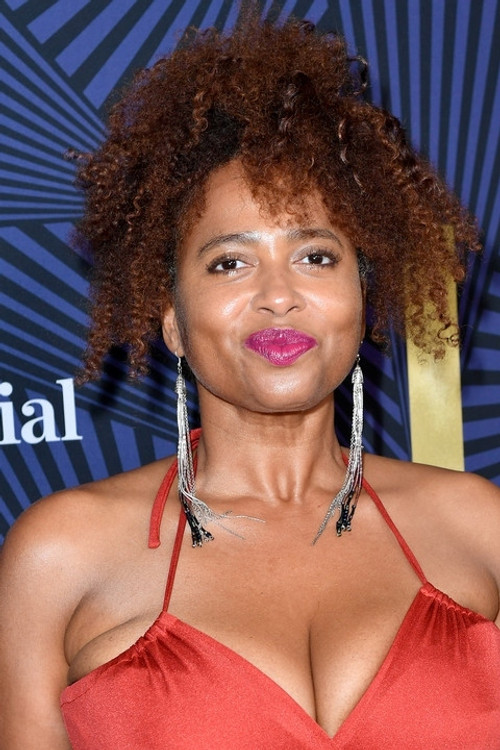 Photo of Lisa Nicole Carson