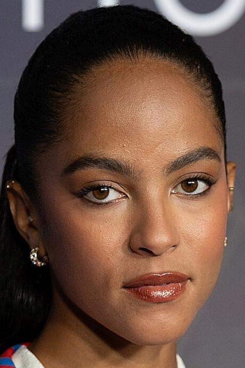 Photo of Lou Llobell