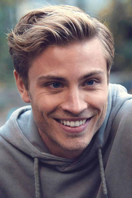 Photo of Jannik Schümann