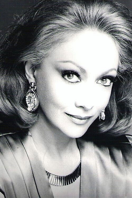 Photo of Norma Lazareno