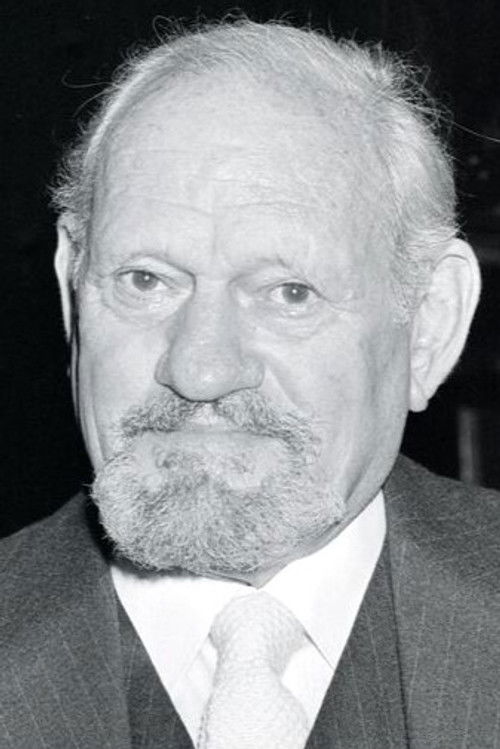 Photo of Harry Andrews