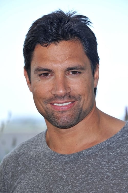 Photo of Manu Bennett