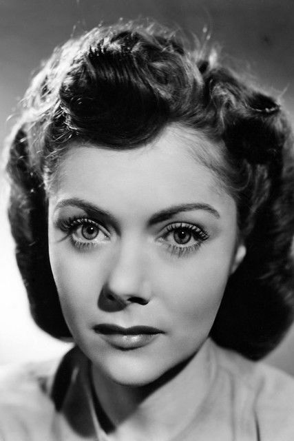 Photo of Renée Asherson