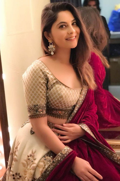 Photo of Sonalee Kulkarni
