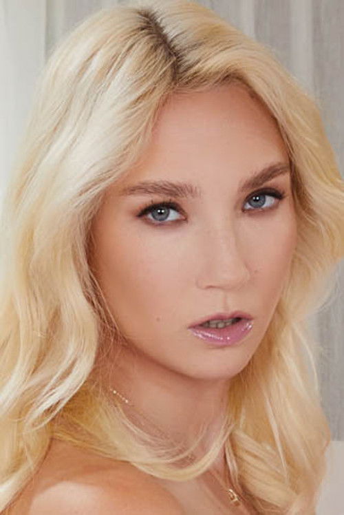 Photo of Claire Roos